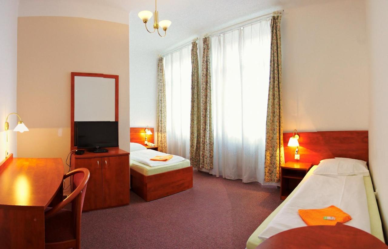 קלאטובי Wellness Hotel Central מראה חיצוני תמונה