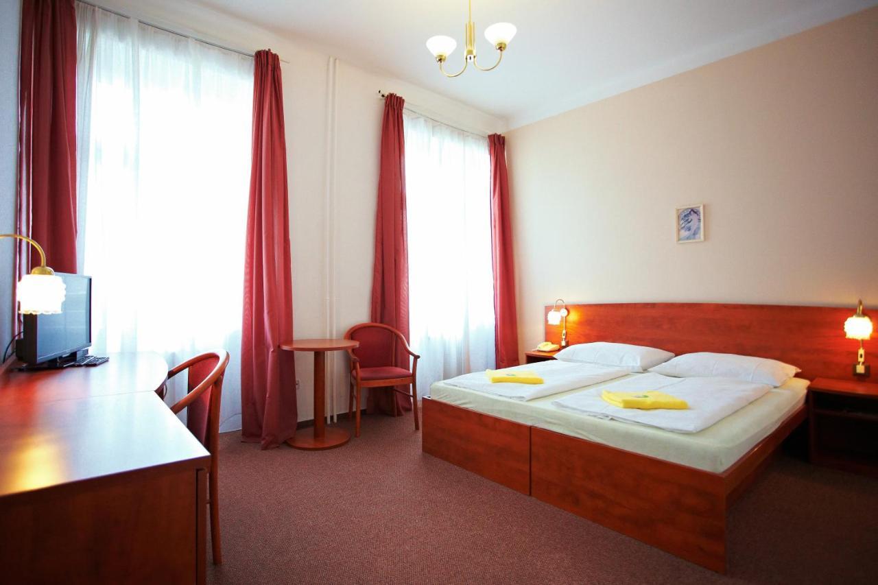 קלאטובי Wellness Hotel Central מראה חיצוני תמונה