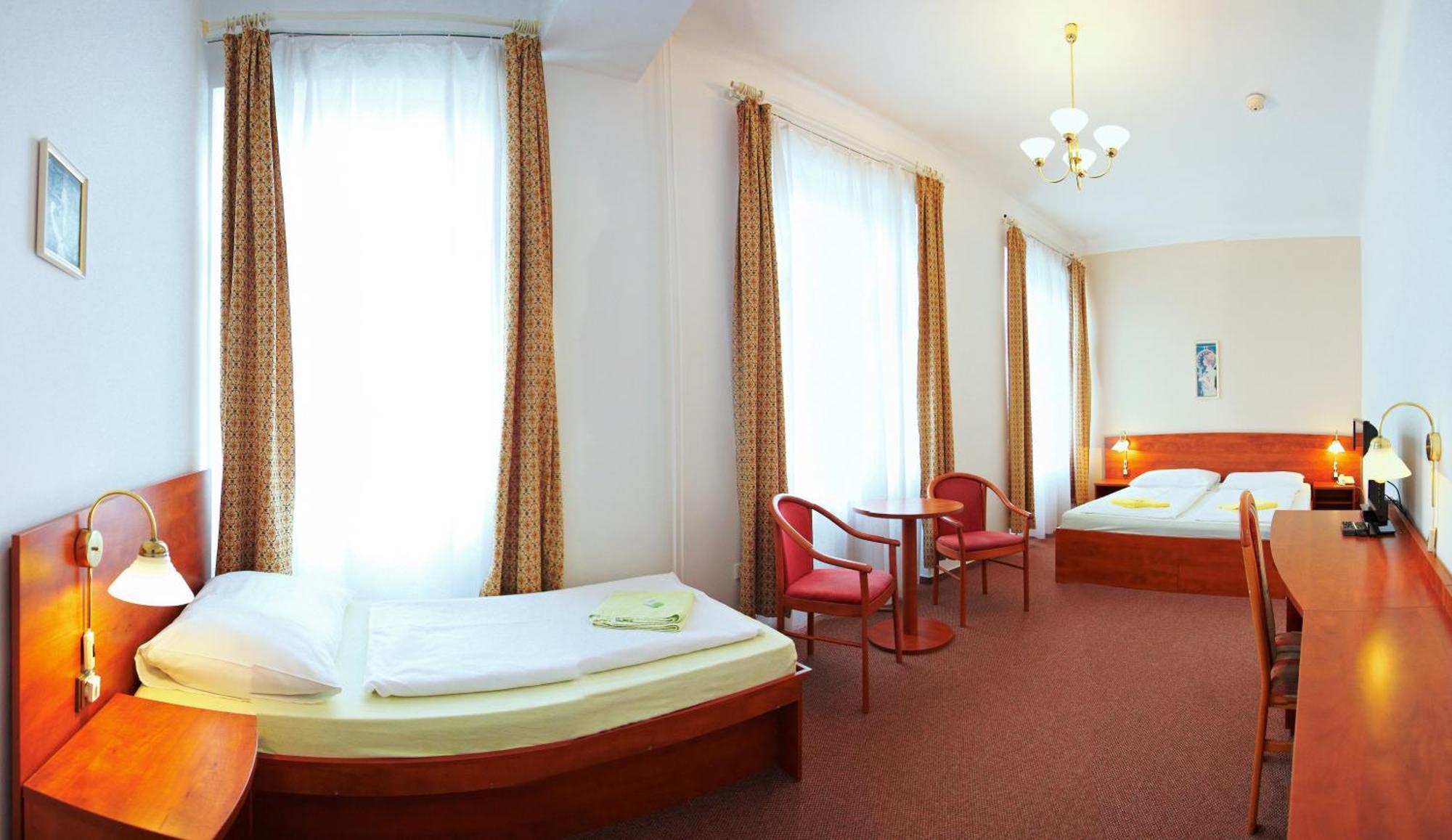 קלאטובי Wellness Hotel Central מראה חיצוני תמונה