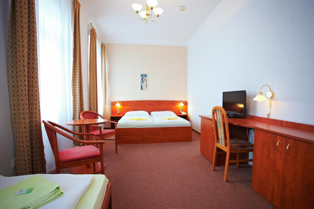 קלאטובי Wellness Hotel Central מראה חיצוני תמונה