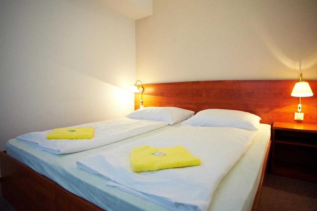 קלאטובי Wellness Hotel Central מראה חיצוני תמונה