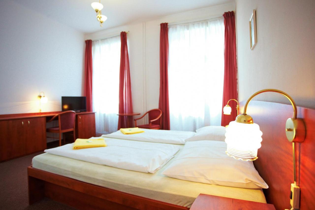 קלאטובי Wellness Hotel Central מראה חיצוני תמונה