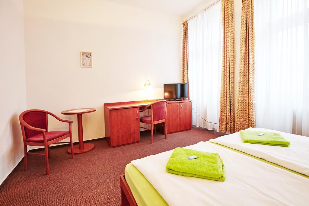 קלאטובי Wellness Hotel Central חדר תמונה