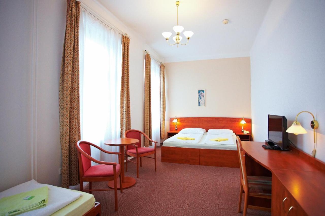 קלאטובי Wellness Hotel Central מראה חיצוני תמונה