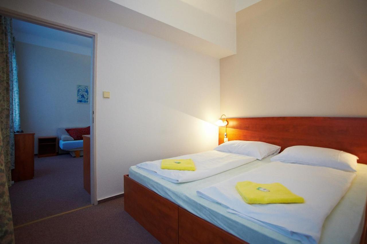 קלאטובי Wellness Hotel Central מראה חיצוני תמונה
