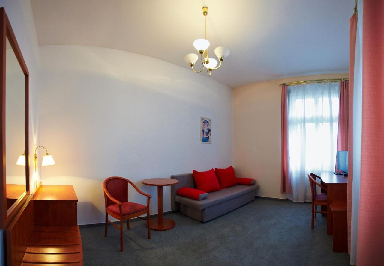 קלאטובי Wellness Hotel Central מראה חיצוני תמונה