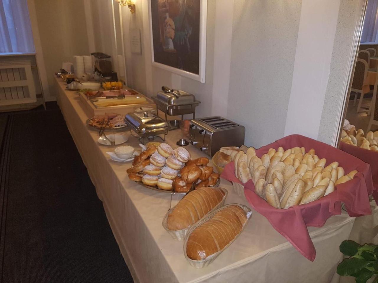 קלאטובי Wellness Hotel Central מראה חיצוני תמונה