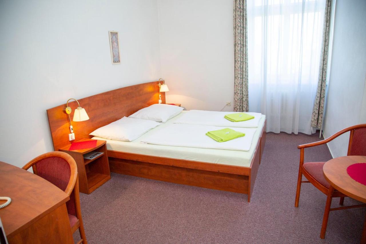 קלאטובי Wellness Hotel Central מראה חיצוני תמונה