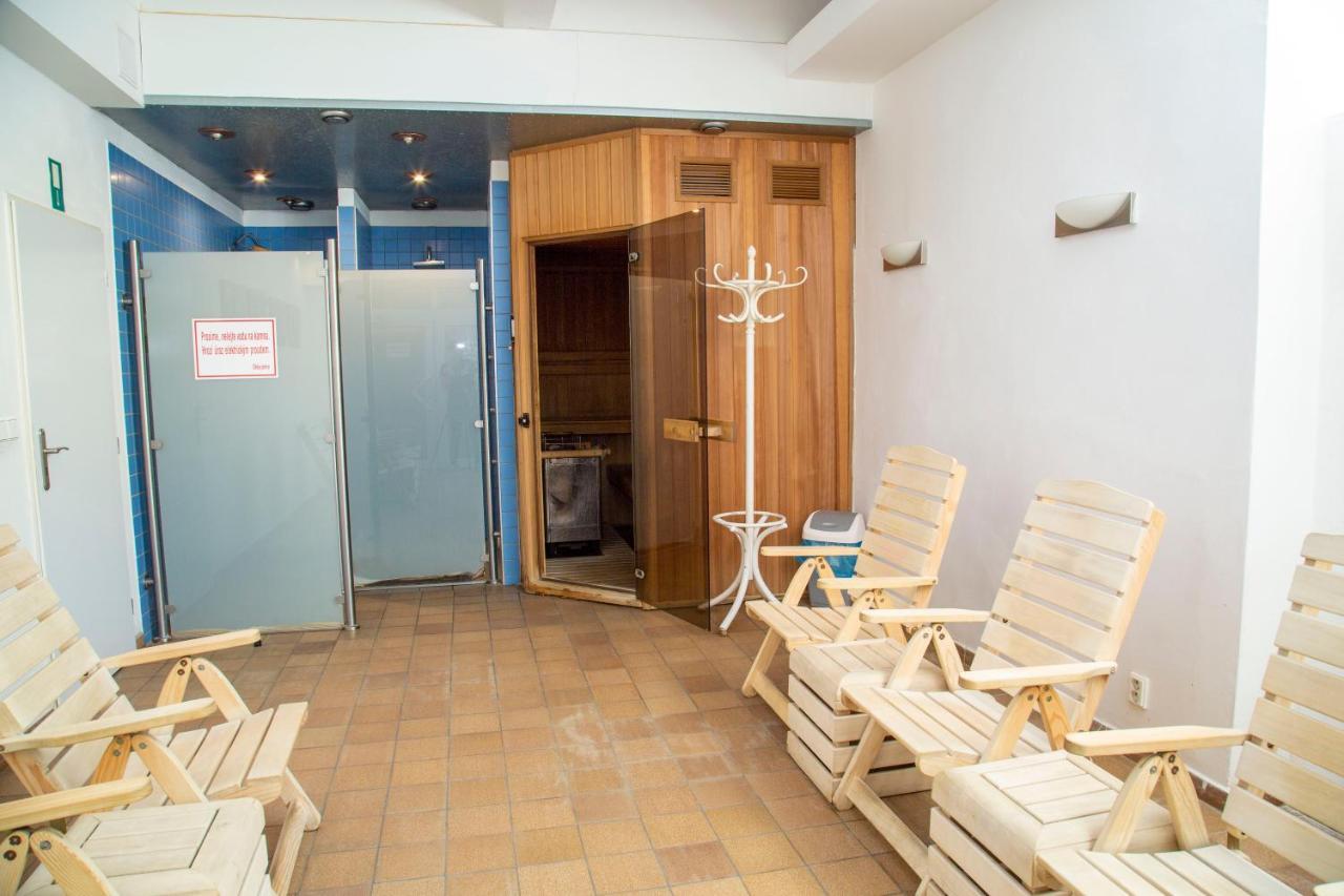 קלאטובי Wellness Hotel Central מראה חיצוני תמונה