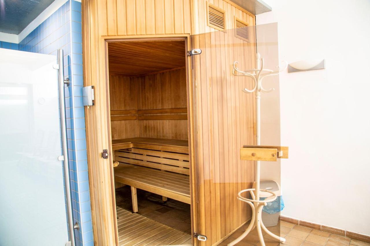 קלאטובי Wellness Hotel Central מראה חיצוני תמונה